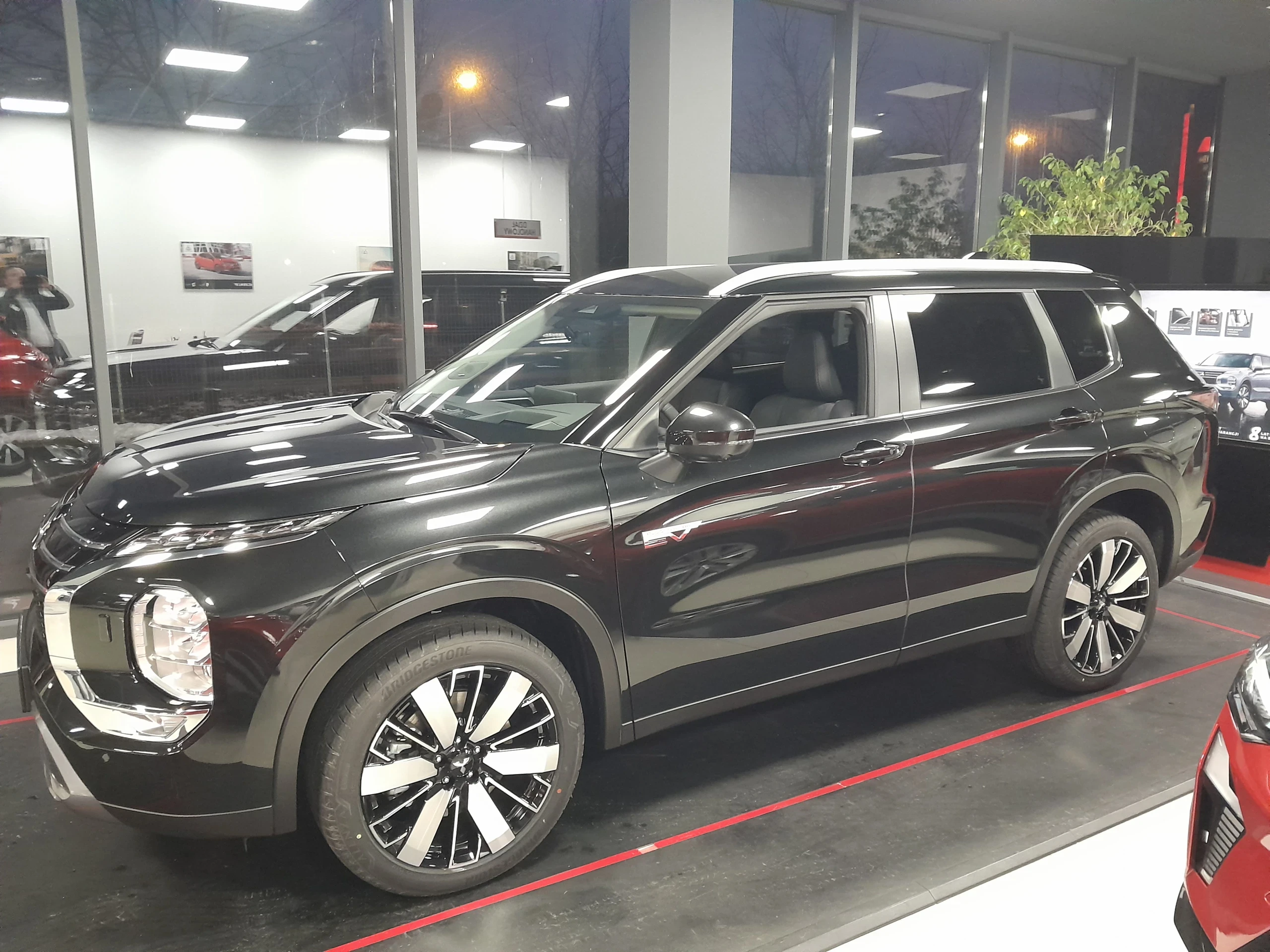 Outlander PHEV - Zdjęcie 2