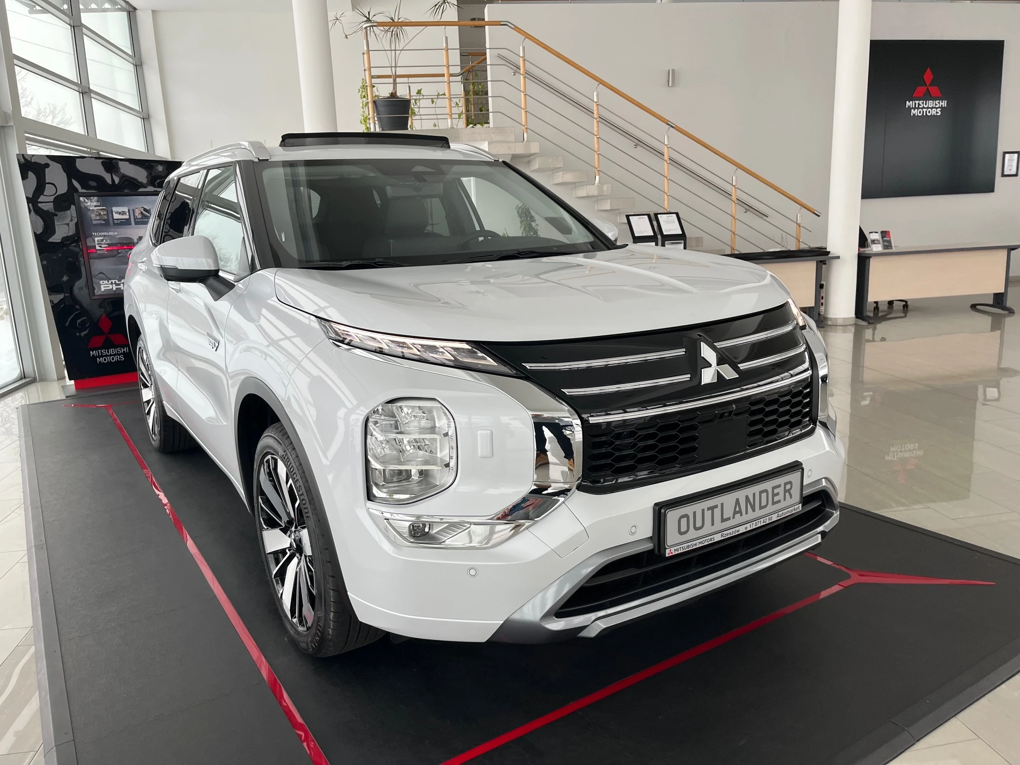 Outlander PHEV - Zdjęcie 2