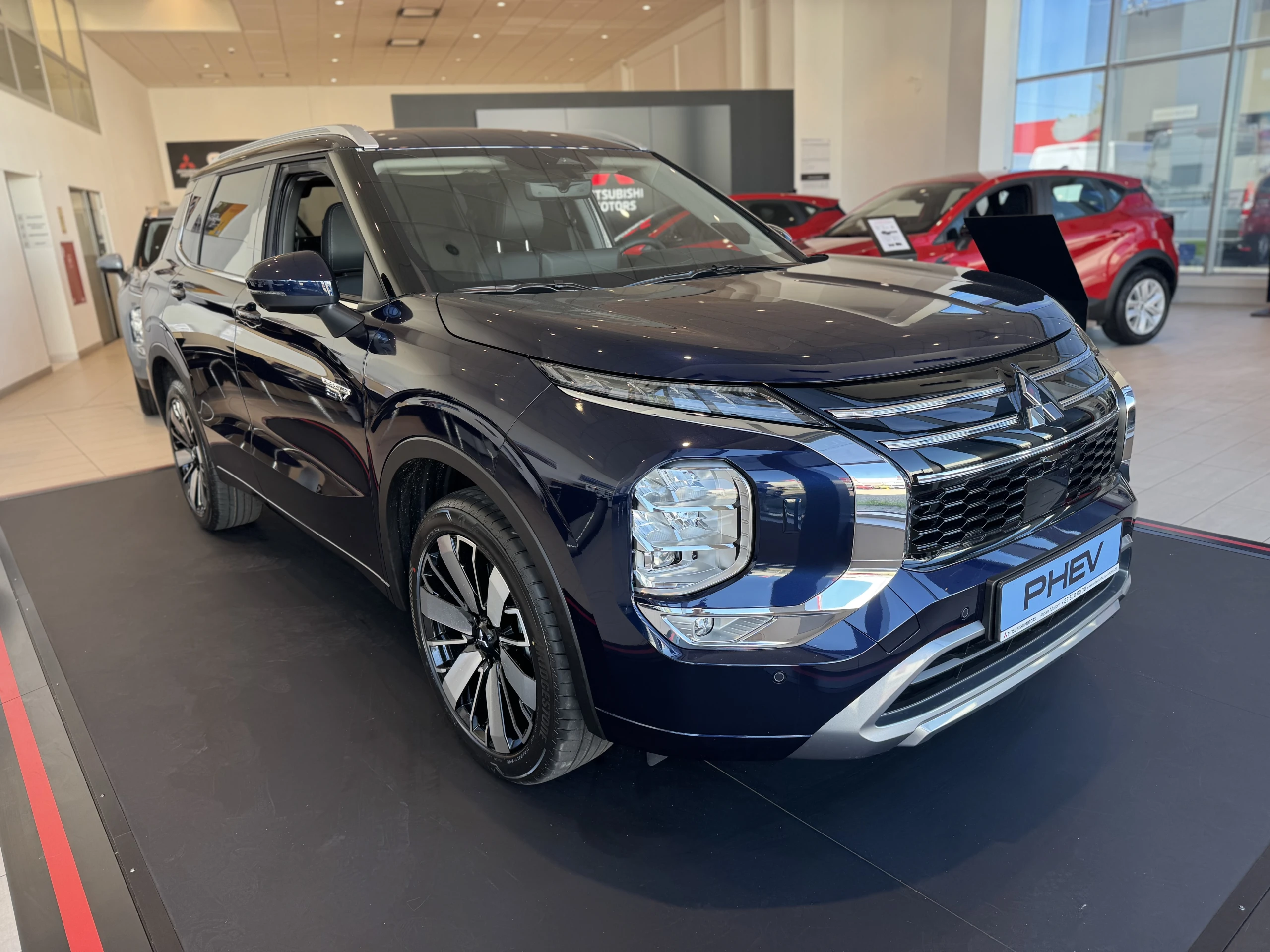 Outlander PHEV - Zdjęcie 2